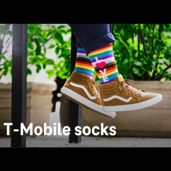 T mobile unisex rainbow pride love socks M/L - Picture 3 of 4